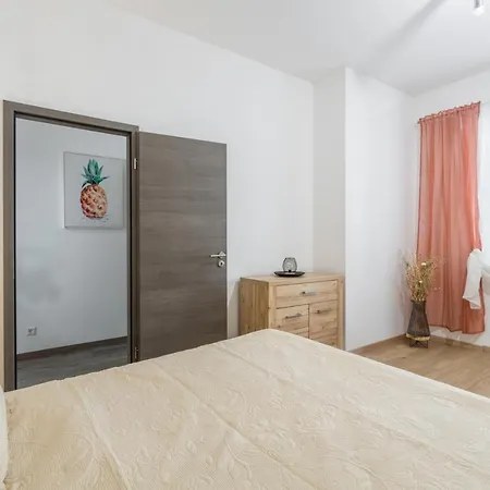 Apartment Caterina Rovigno Esterno foto